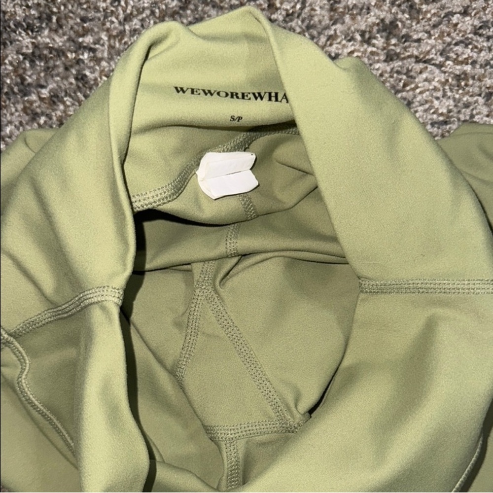 Revolve Olive Green Women's
Shorts size Small - high rise. - Picture 7 of 7